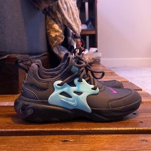 nike sports shoes kids size 13.5 used 2 times